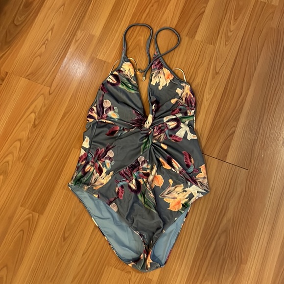 PatBO Grace Deep-V Halter One-Piece swim suit. Grey floral. Size large. - Picture 5 of 8